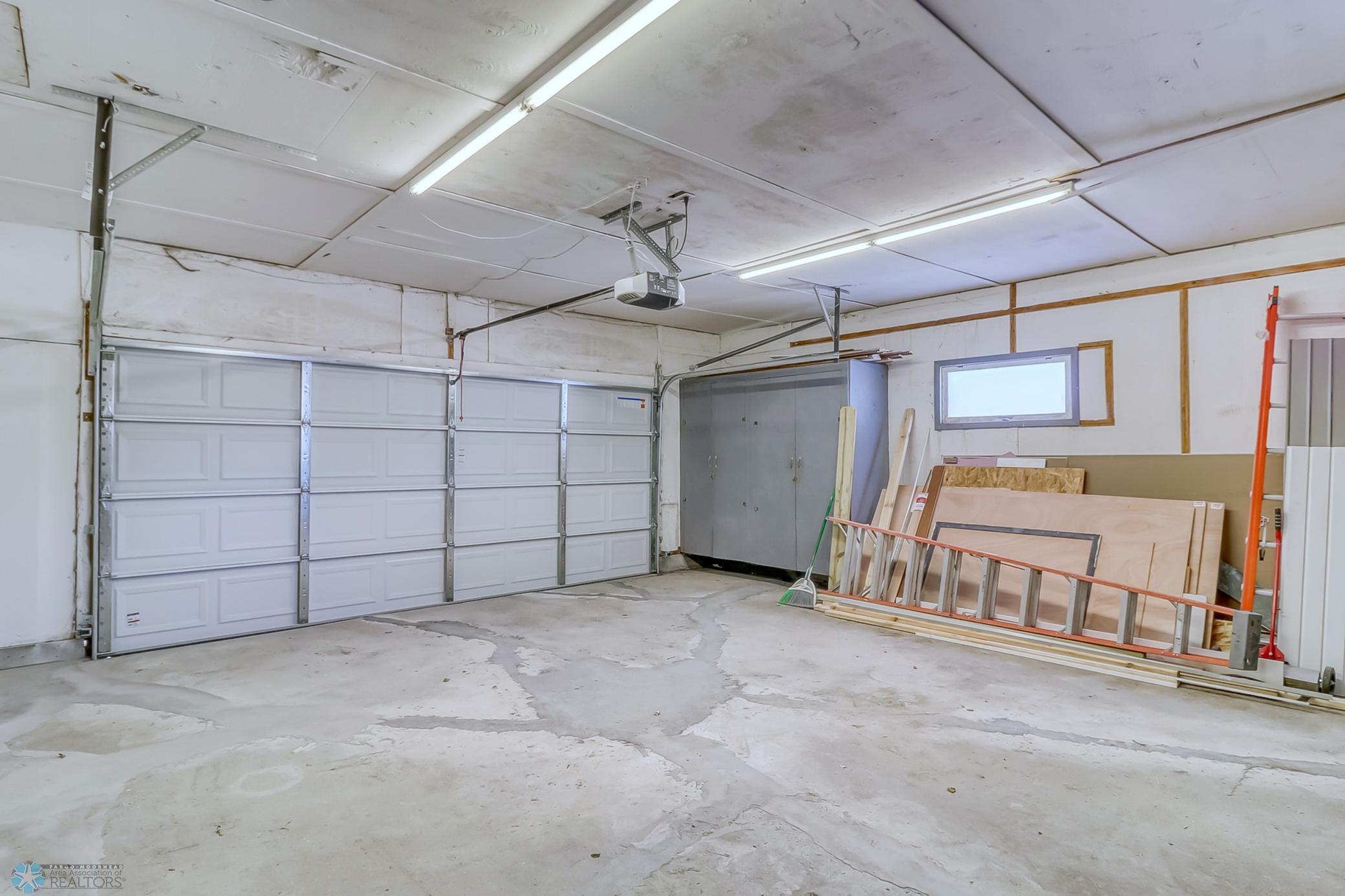 Garage1_1.jpg