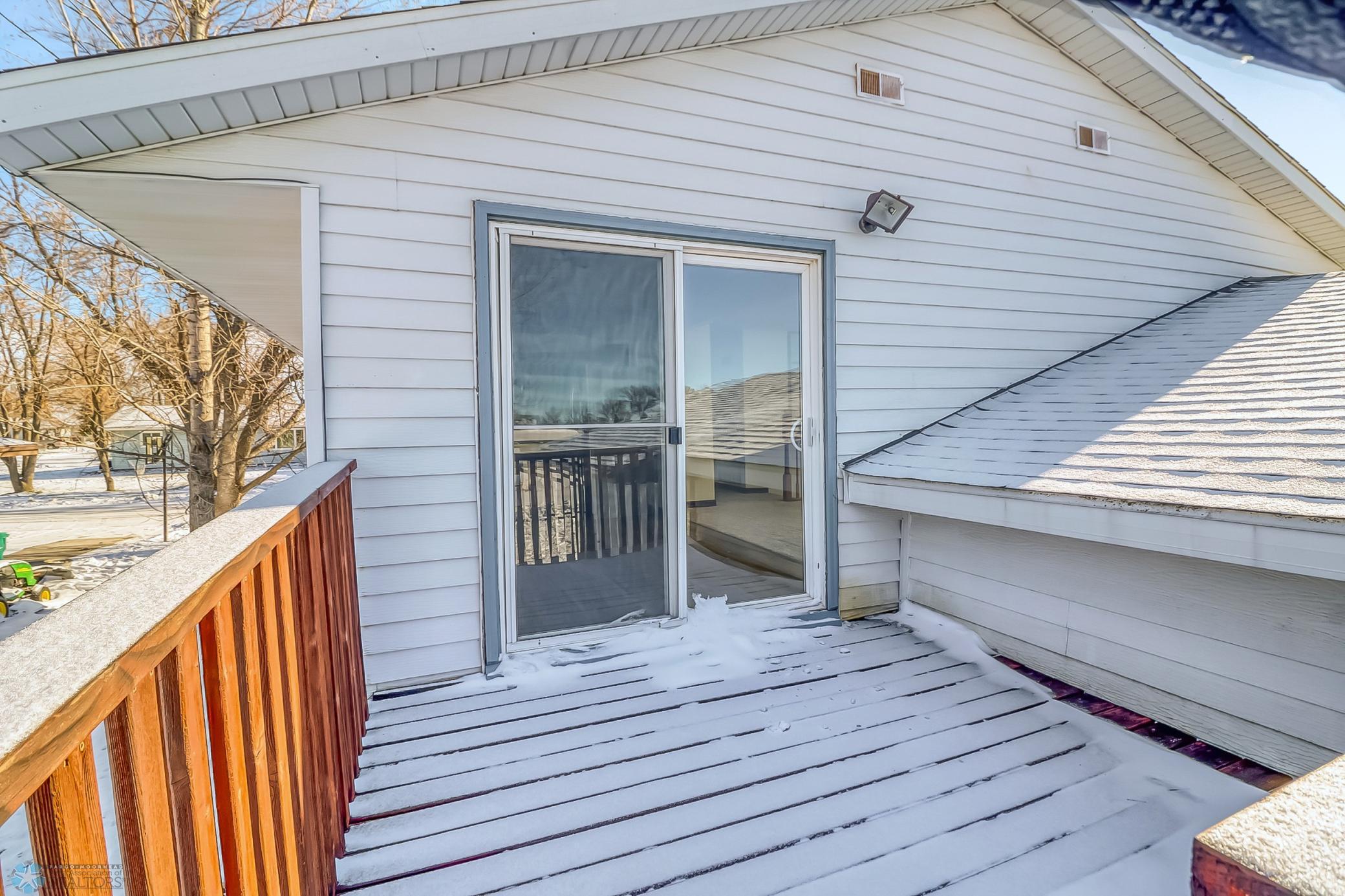 Backyard_deck1_1.jpg