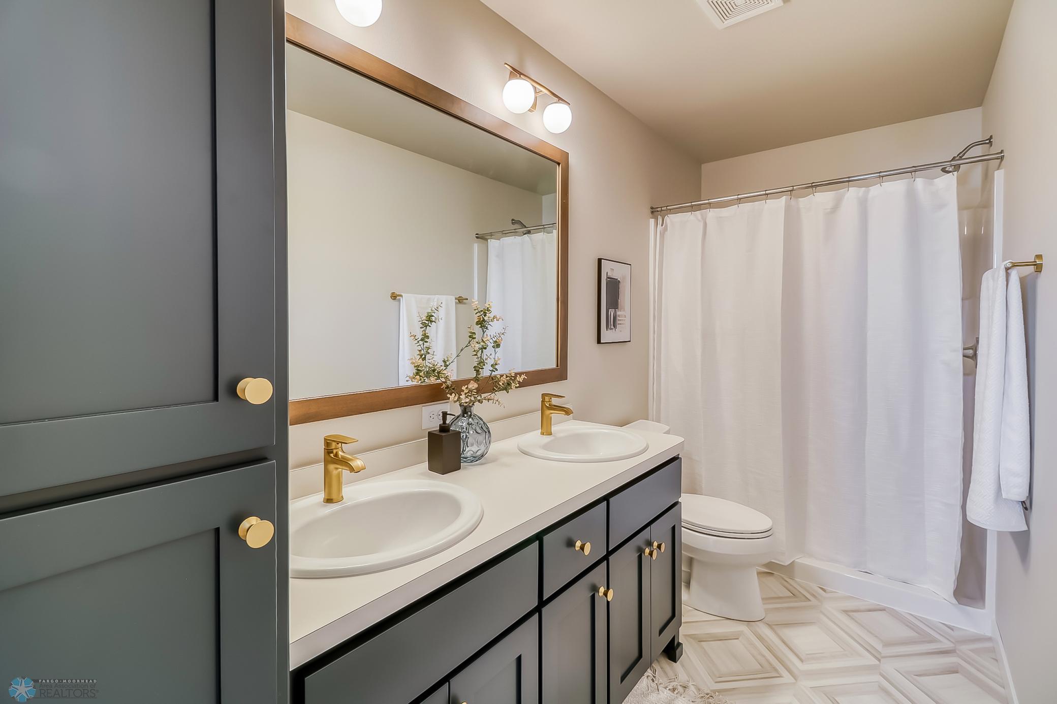 Master Bathroom1_1 (1).jpg