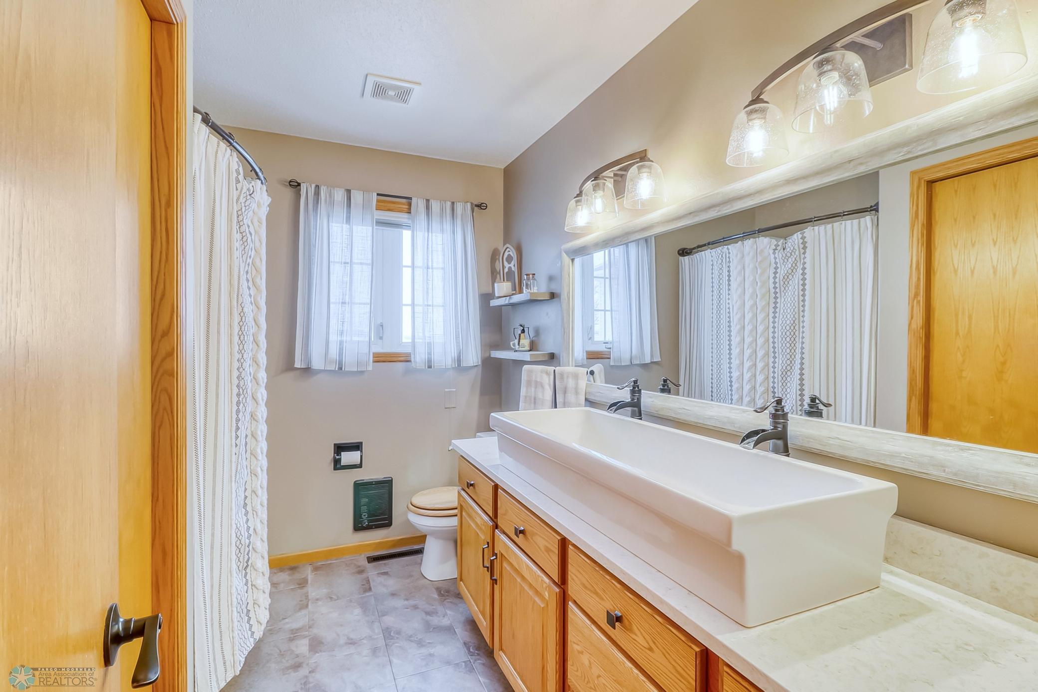 Bathroom1_0.jpg