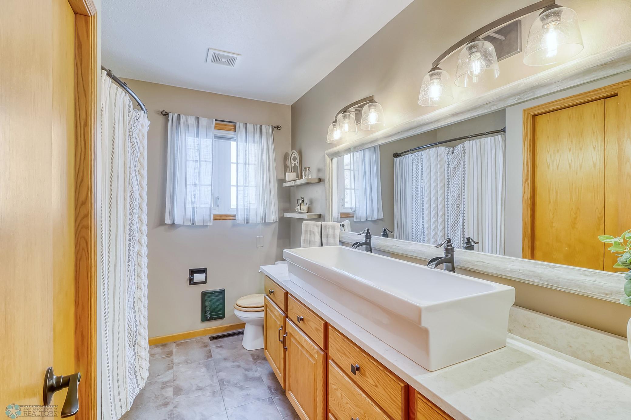 Bathroom1_1.jpg