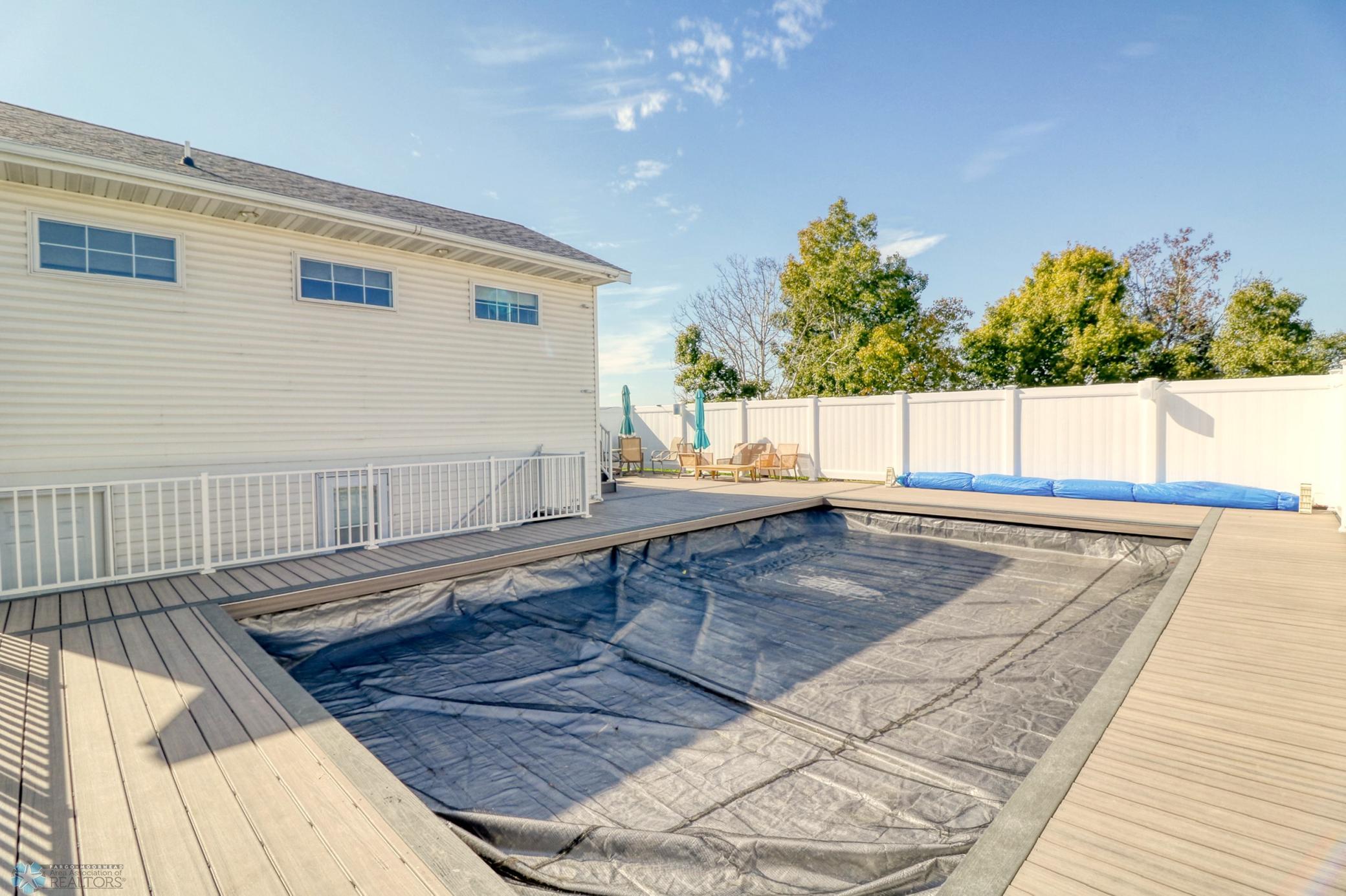 Pool1_2.jpg