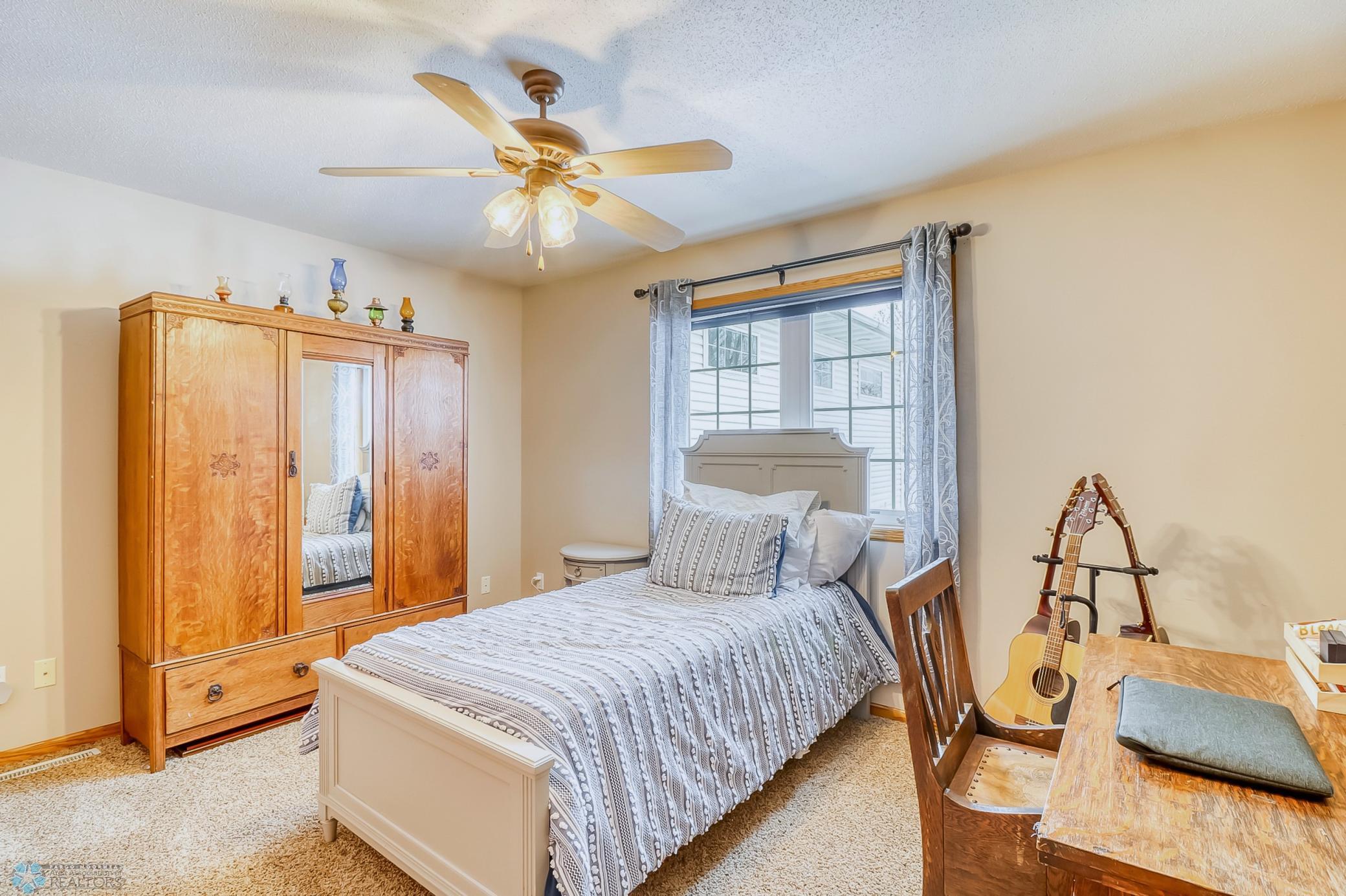 Bedroom2_1.jpg