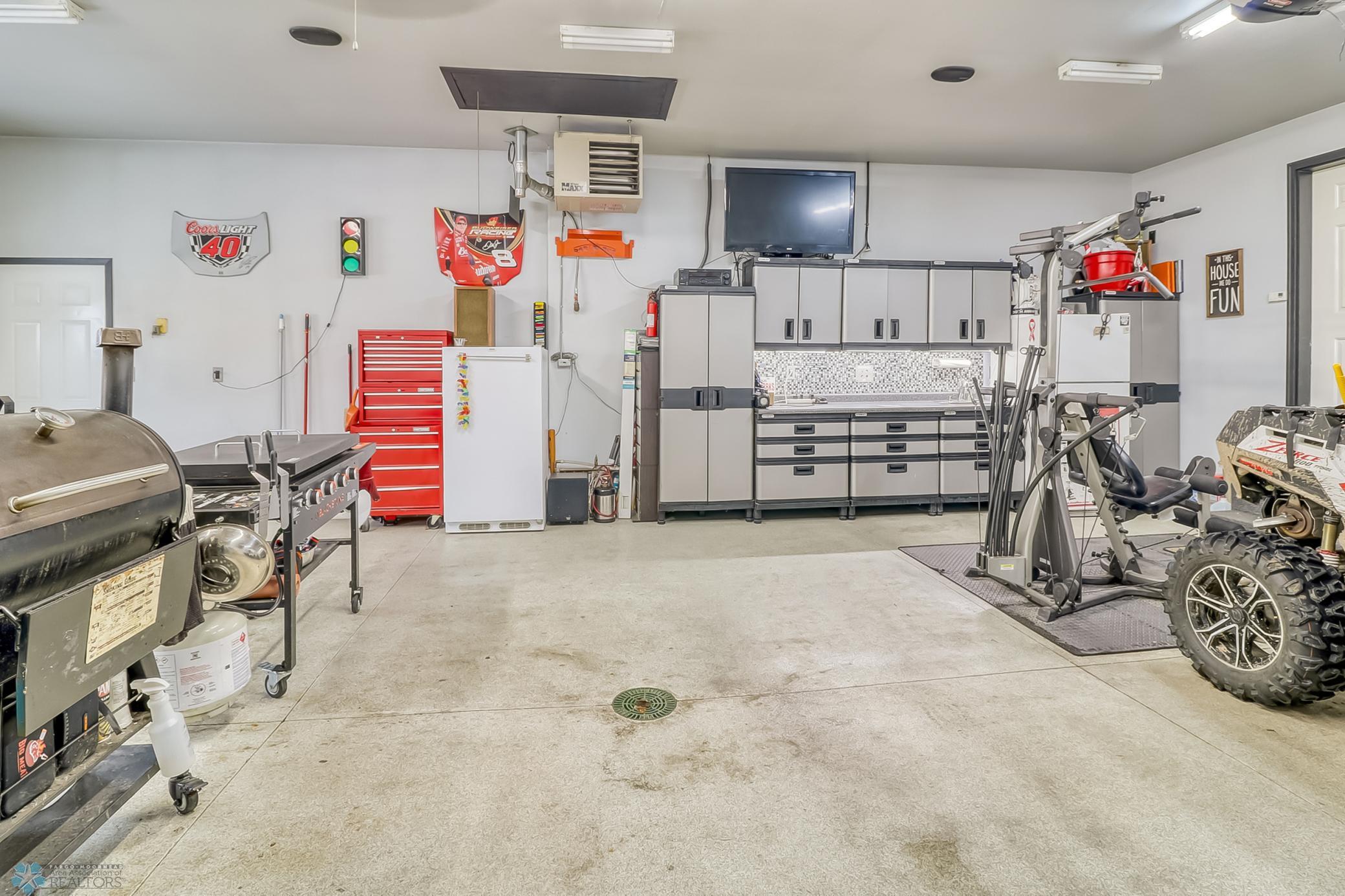 Garage1_0.jpg