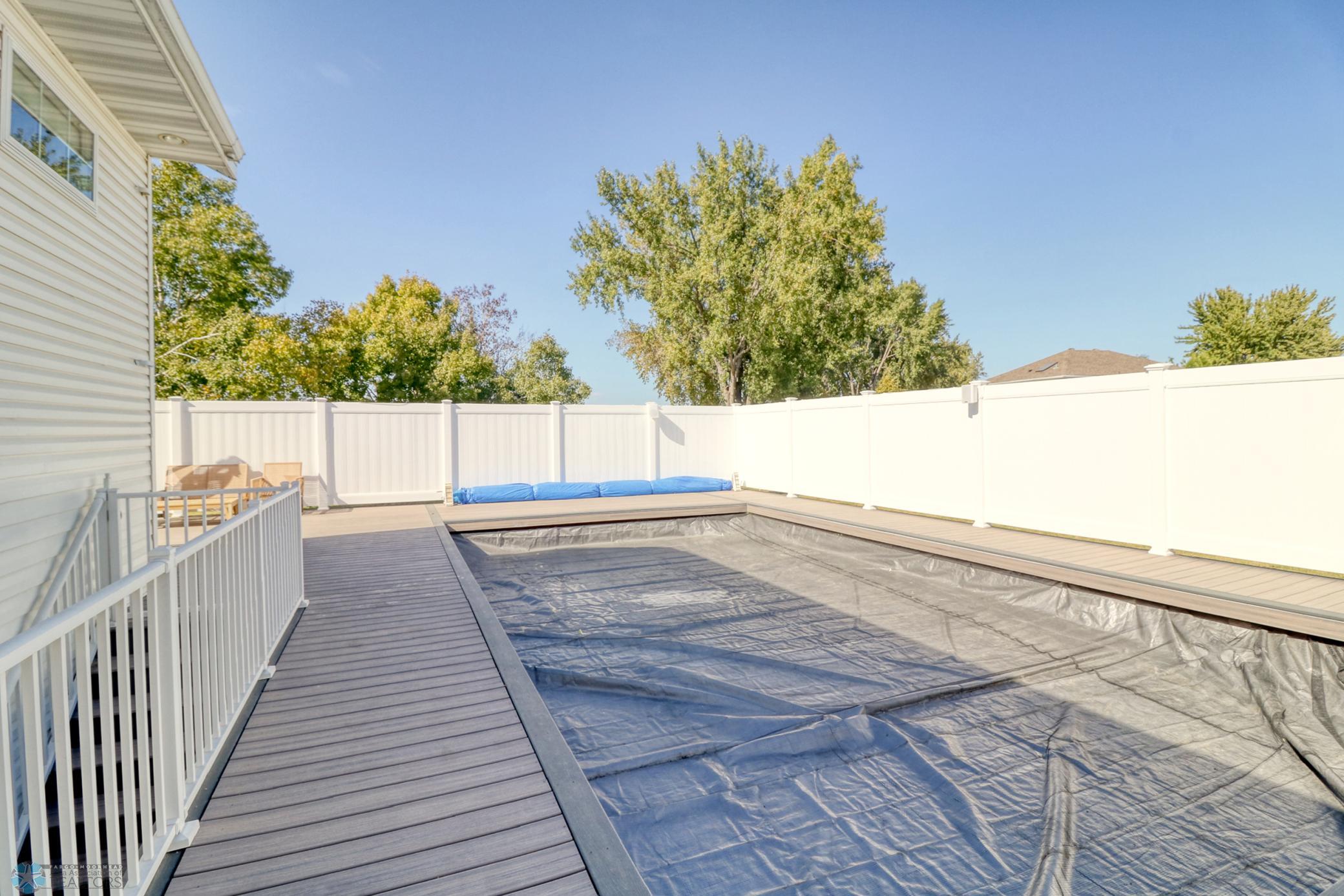 Pool1_0.jpg