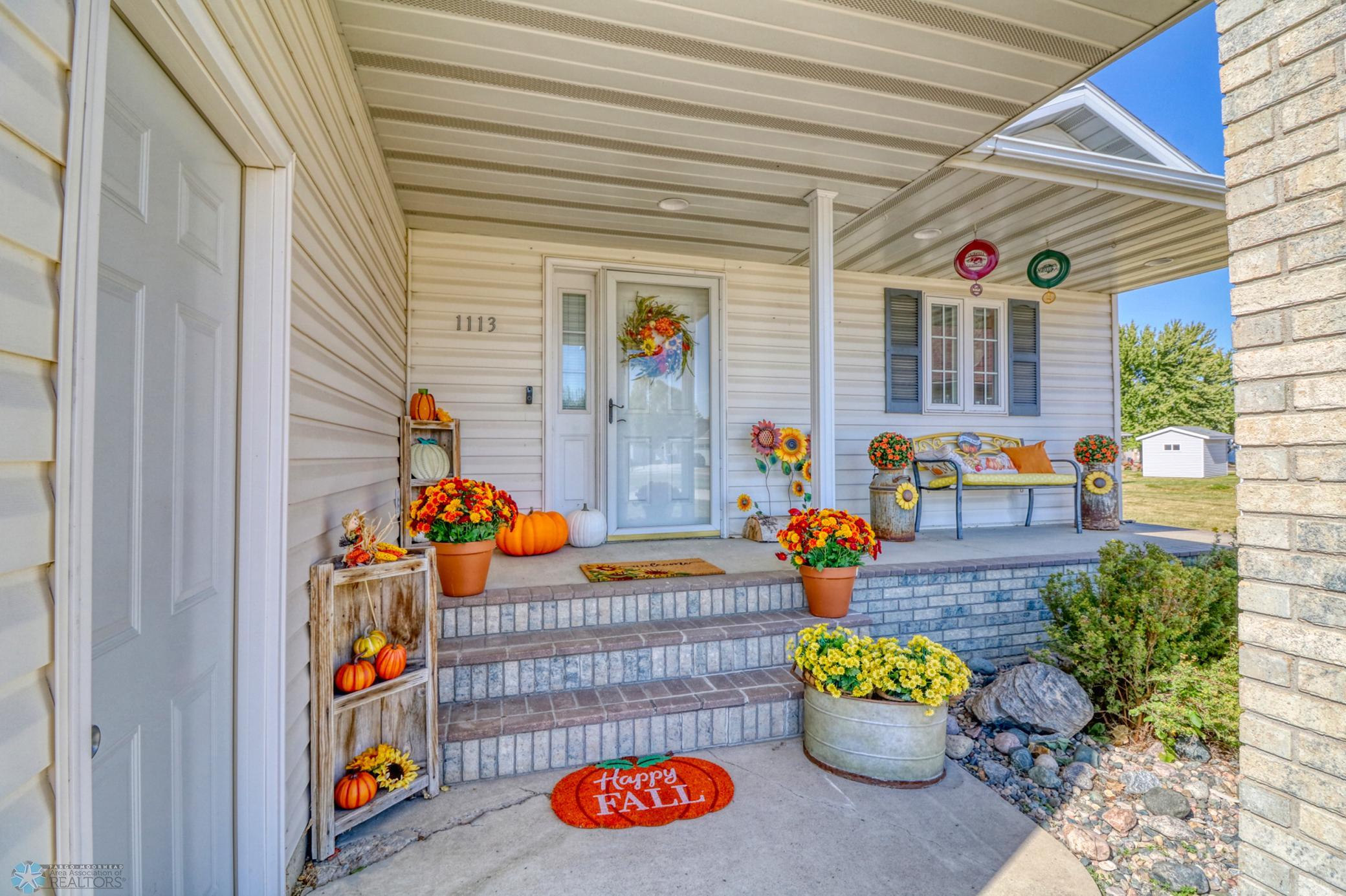 Front Porch1_1.jpg