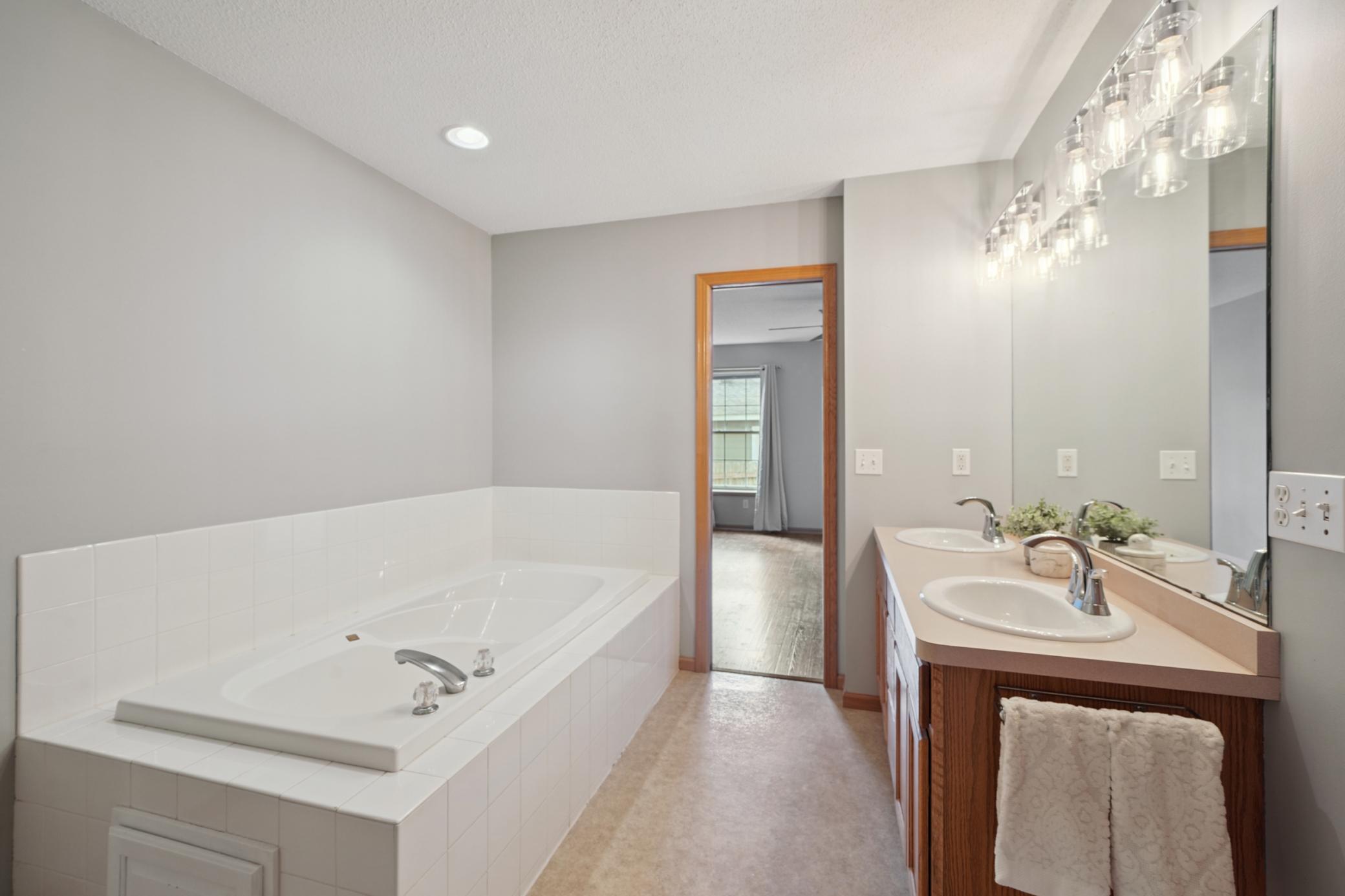 Connected bath to primary