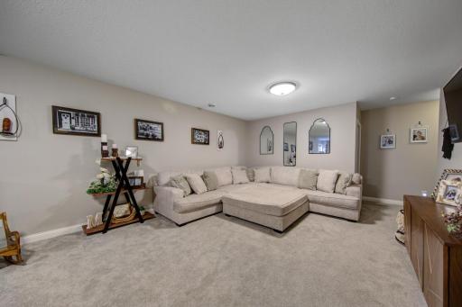1933 Lexington Lane, North Mankato, MN 56003