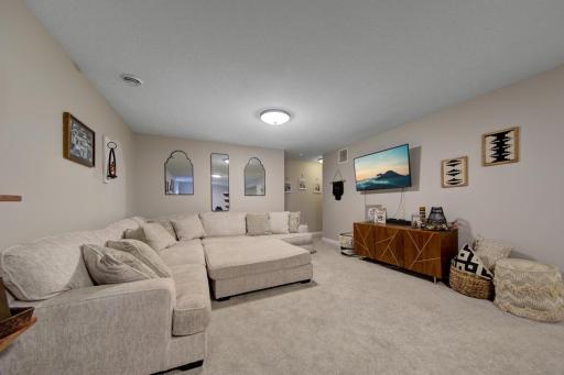 1933 Lexington Lane, North Mankato, MN 56003