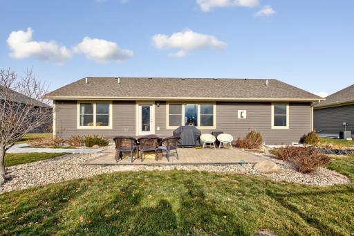 1933 Lexington Lane, North Mankato, MN 56003