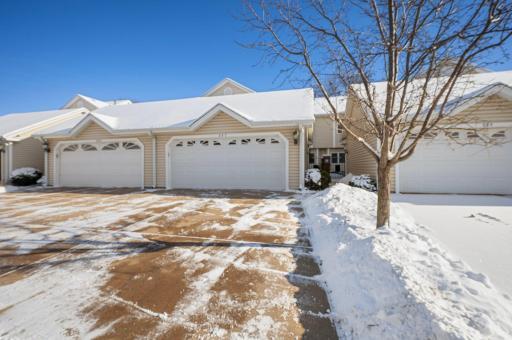 997 Hill Court, Saint Paul, MN 55126