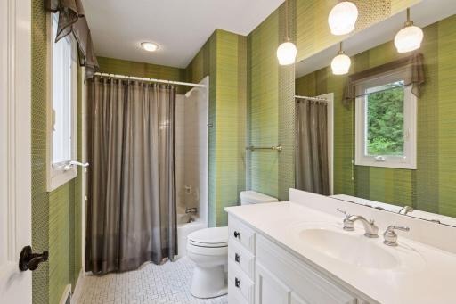 Full en-suite bath located in the 4th upper level bathroom