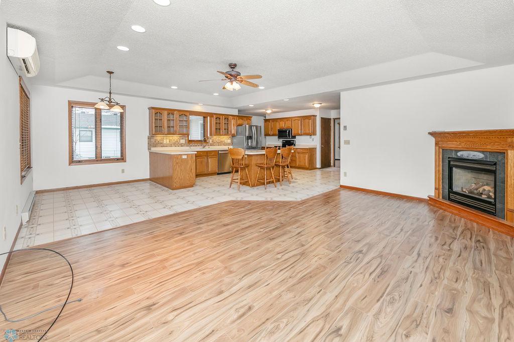 Spacious kitchen & back living room