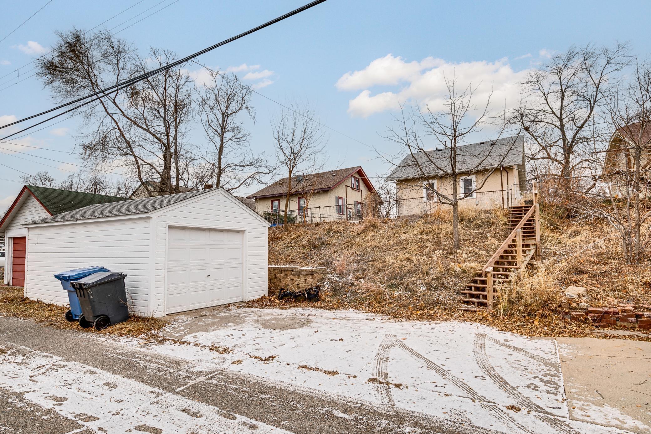 1 Car Garage on the Ally