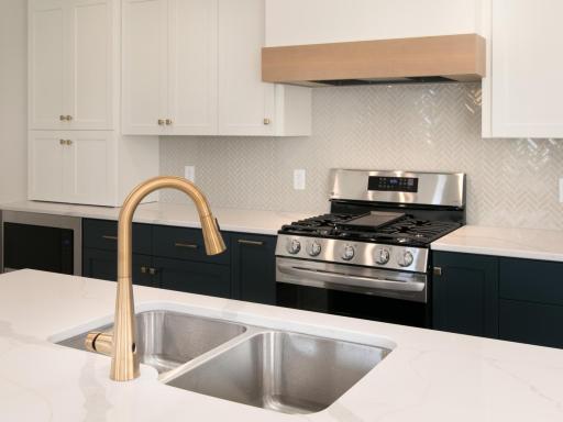 8307 158th St W Savage MN-large-007-001-Kitchen-1334x1000-72dpi.jpg