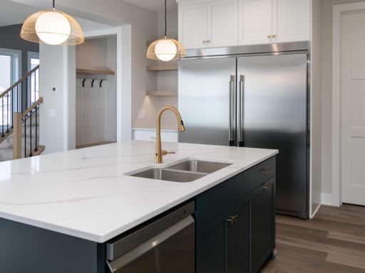 8307 158th St W Savage MN-large-009-012-Kitchen-1334x1000-72dpi.jpg