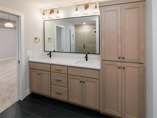 8307 158th St W Savage MN-large-015-010-Primary Bathroom-1334x1000-72dpi.jpg