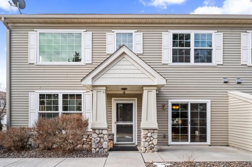 2012 Blue Sage Lane E, Chanhassen, MN 55317