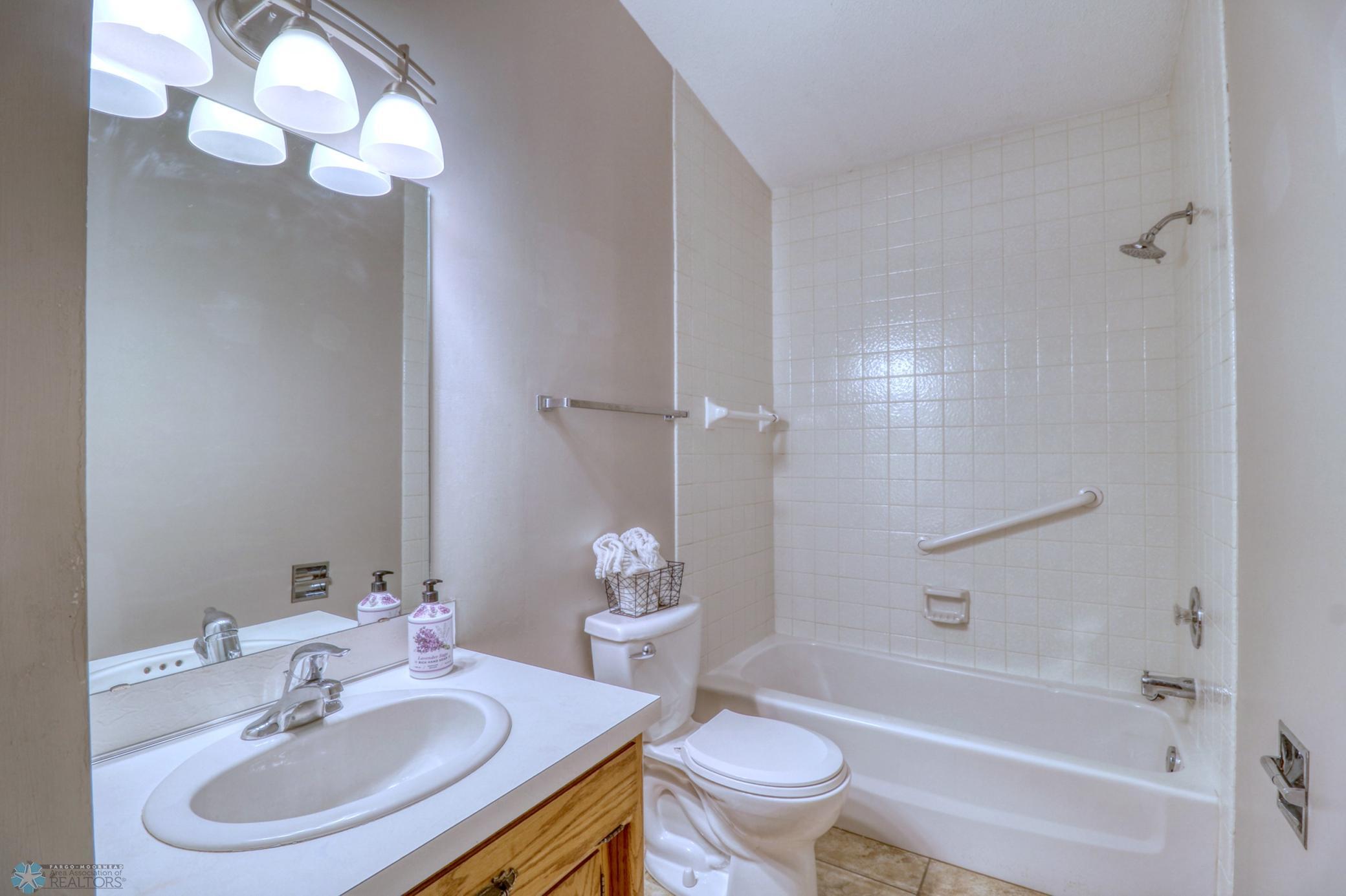 Bathroom1_1.jpg