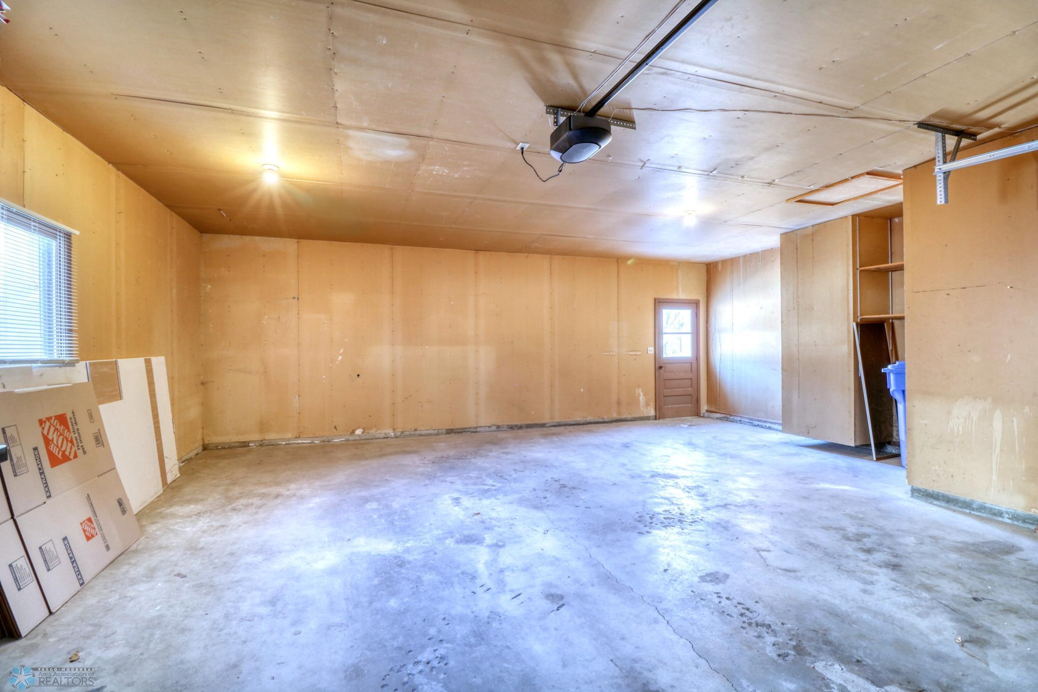 Garage1_2.jpg