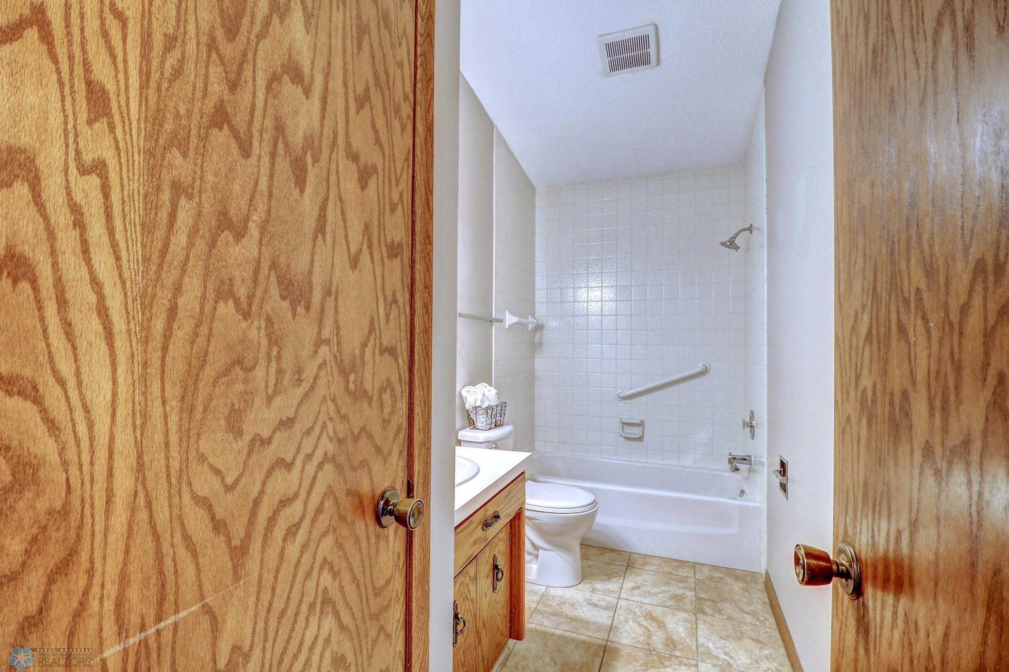 Bathroom1_0.jpg