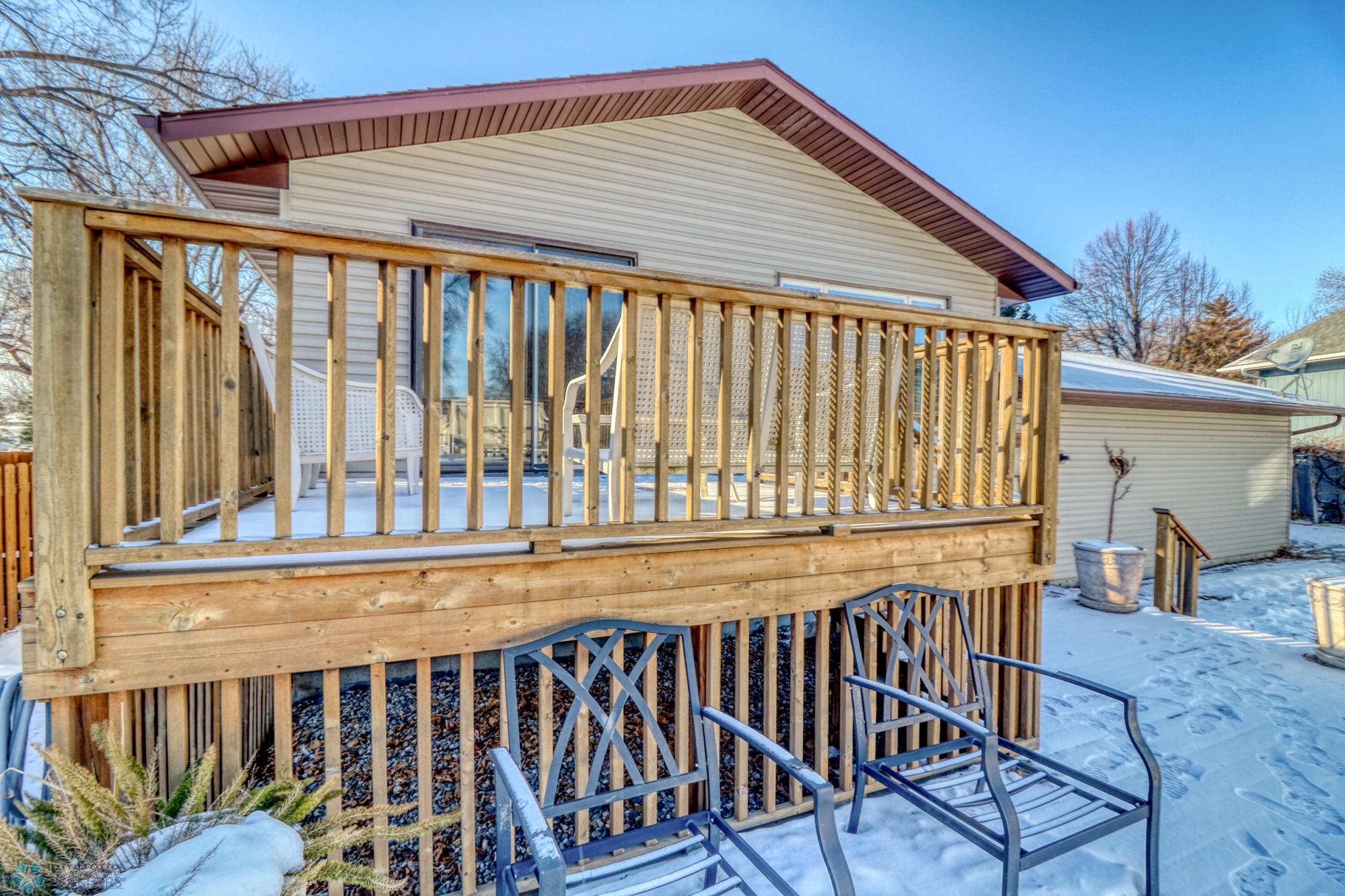 Backyard_deck1_1.jpg