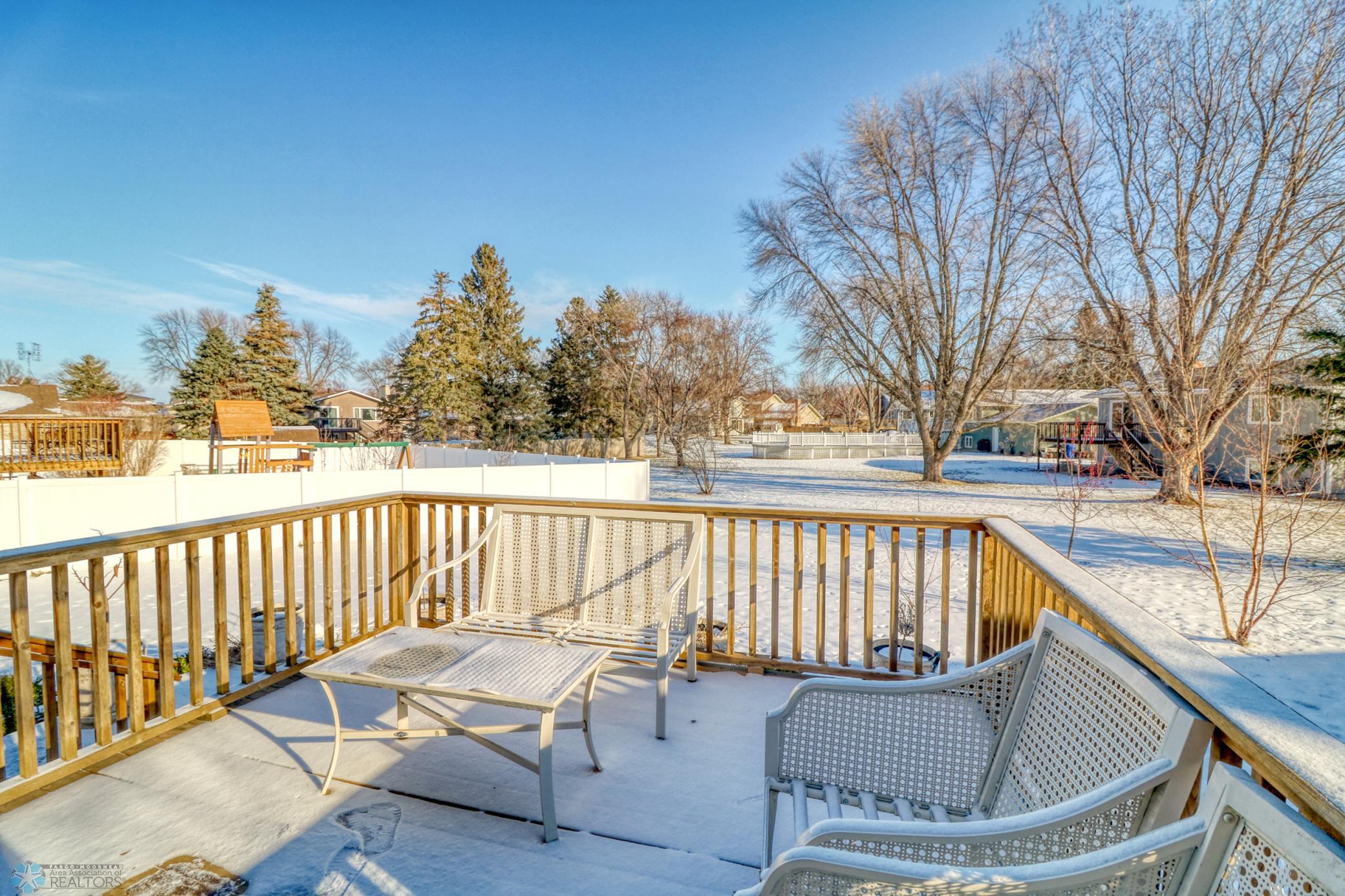 Backyard_deck1_0.jpg
