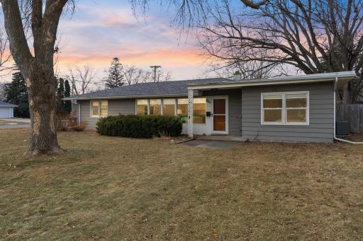 1-web-or-mls-2901 Major Ave N-29 copy.jpg