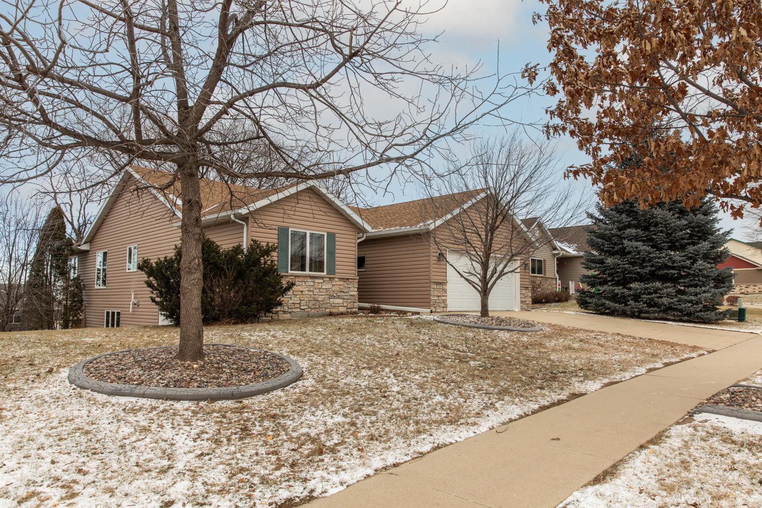 Custom landscape curbing