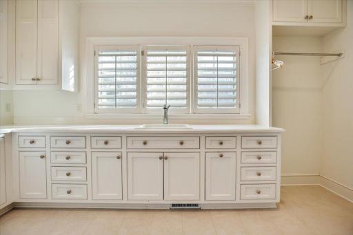 5008 Oak Bend Lane, Edina, MN 55436