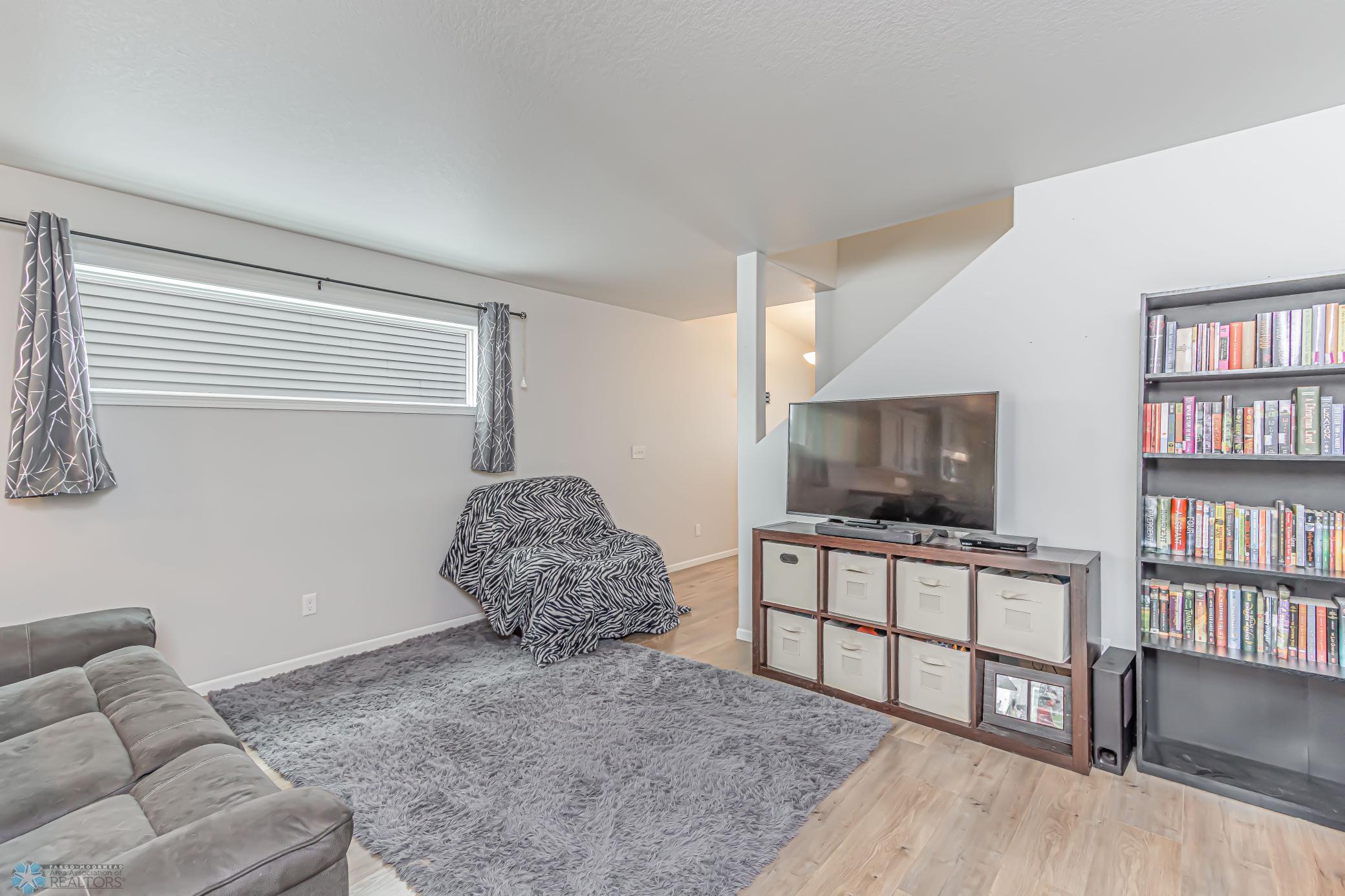 6830 17th St S, Fargo, ND 58104-12.jpg