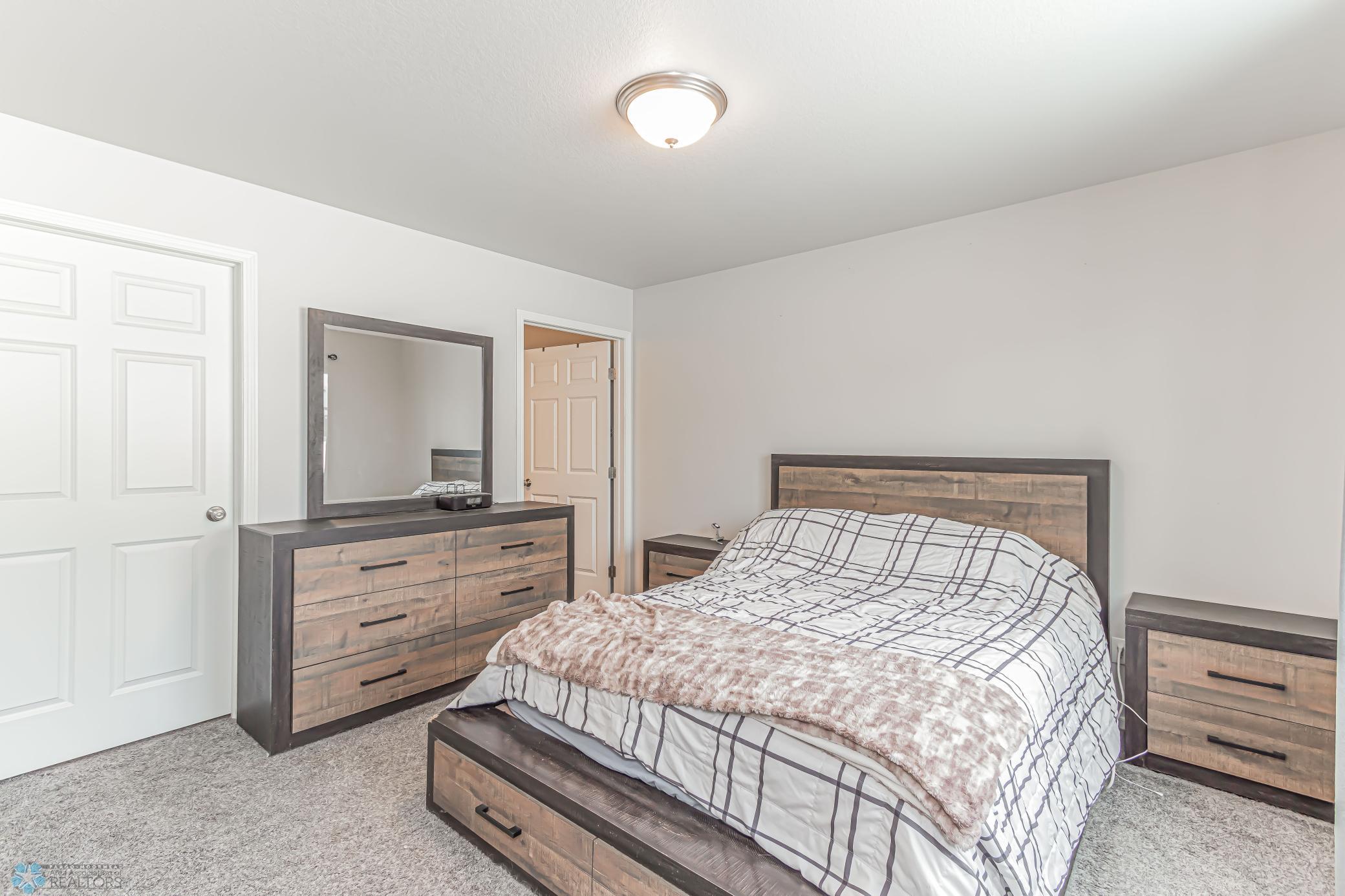 6830 17th St S, Fargo, ND 58104-24.jpg