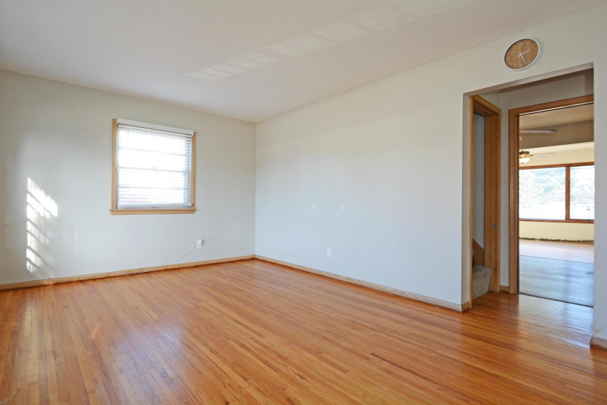 5036 Ewing Ave No 07.jpg