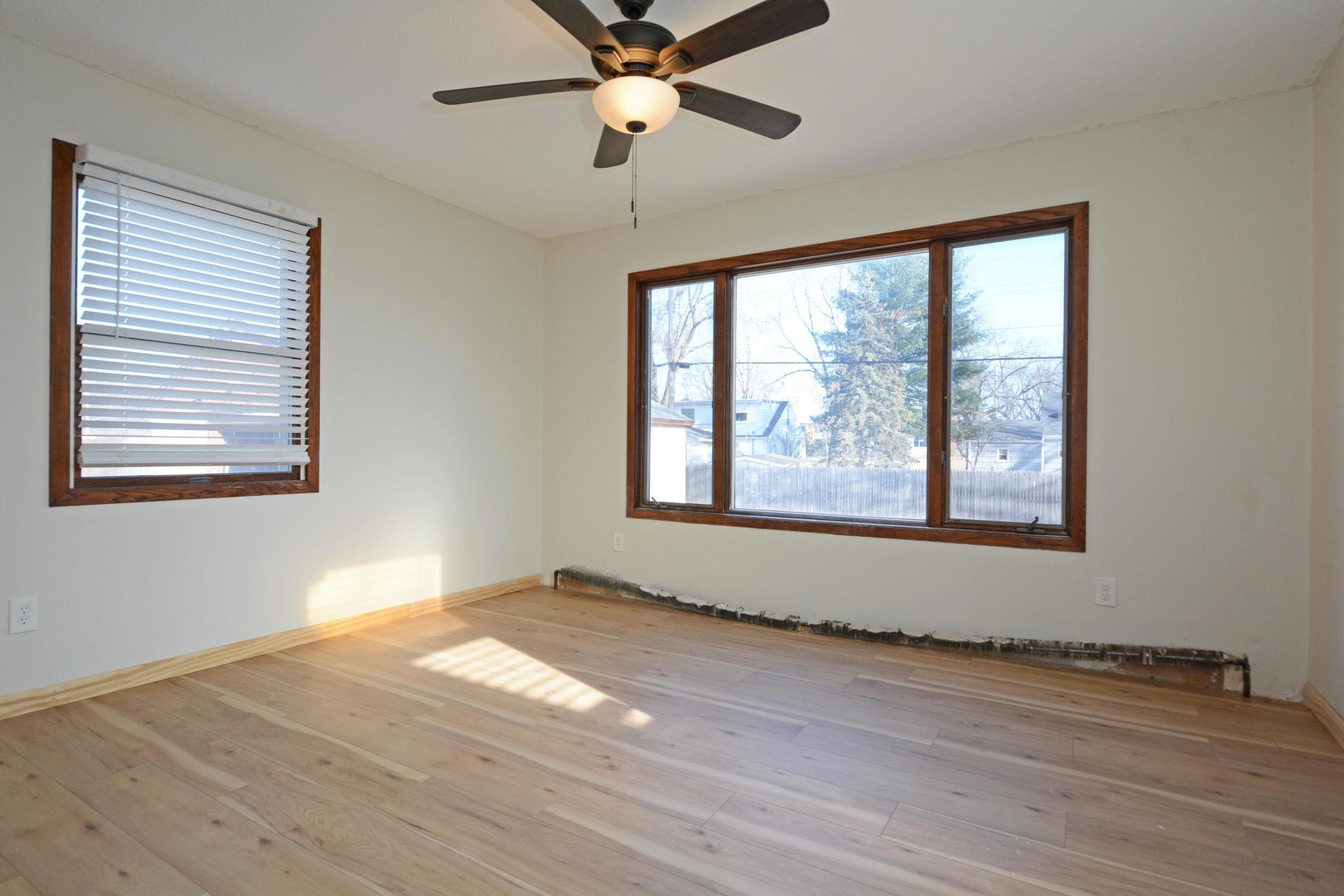 5036 Ewing Ave No 08.jpg