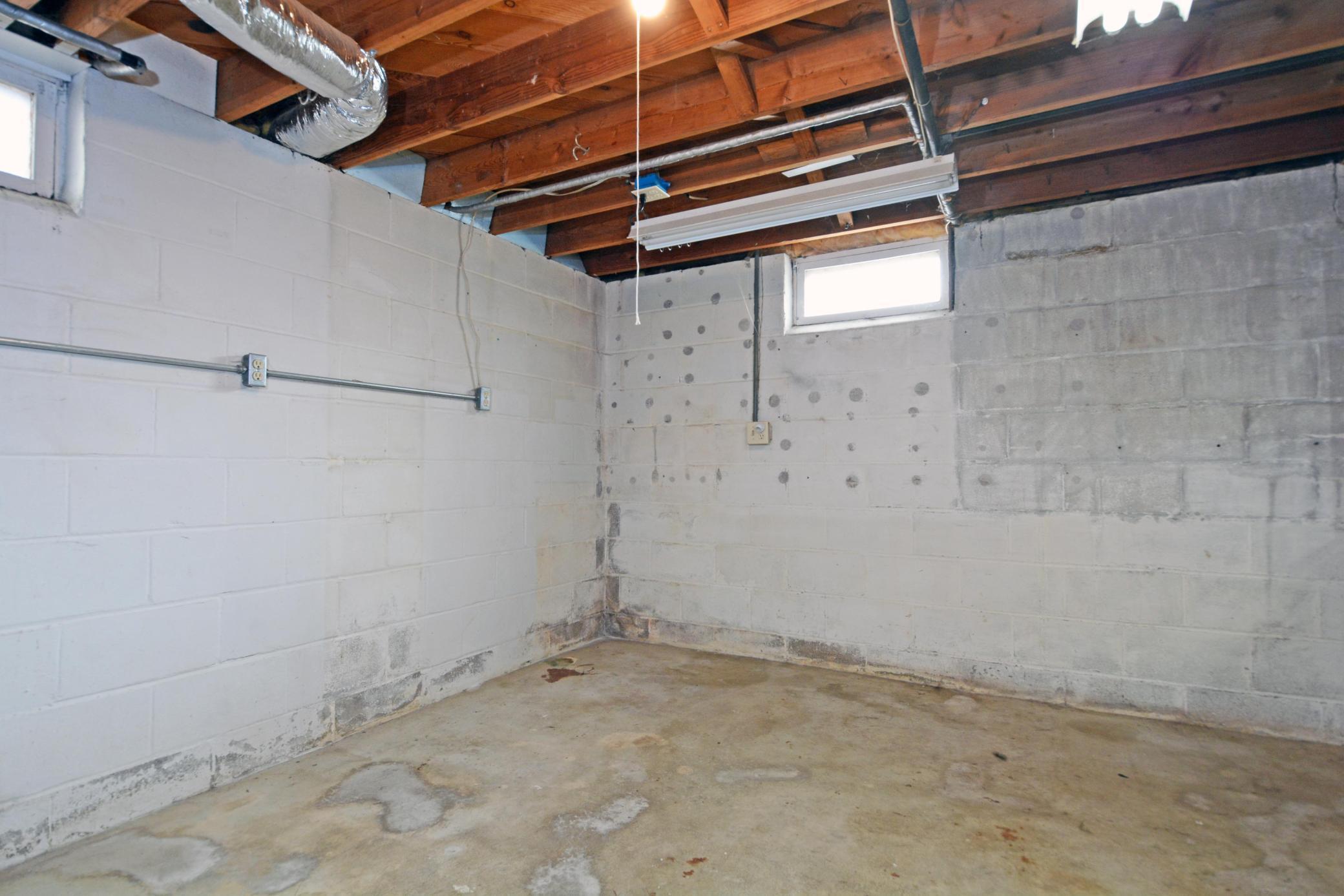 5036 Ewing Ave No 32.jpg