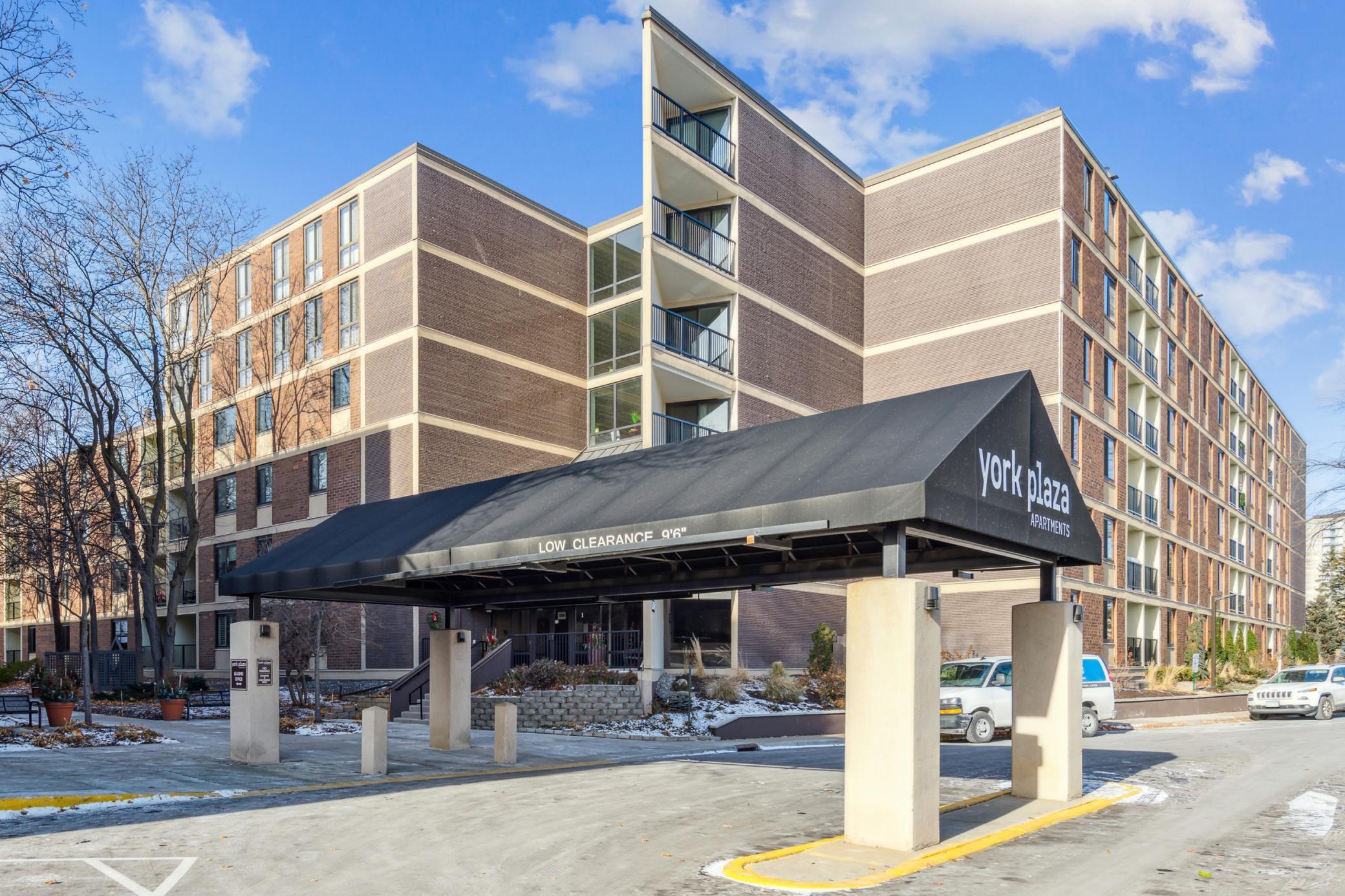 One level living at York Avenue in the heart of Edina. 1300 square feet. 2 large bedrooms and 2 full baths.