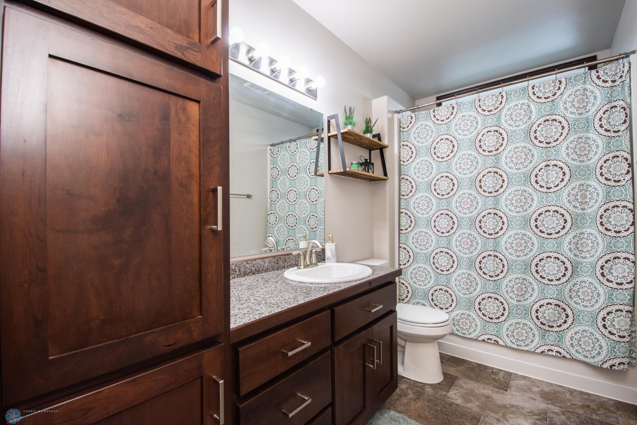 Upper full bathroom