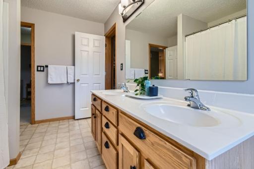 30 River Woods Drive W, Saint Paul Park, MN 55071