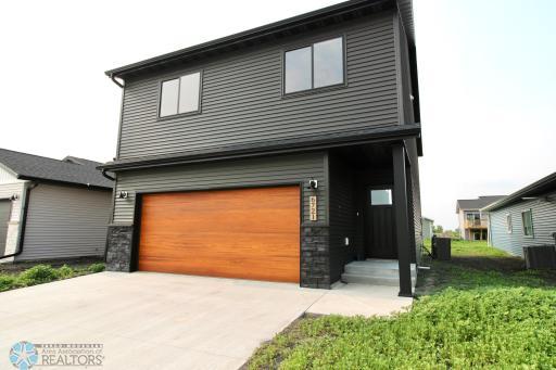 6721 67th Avenue S, Horace, ND 58047