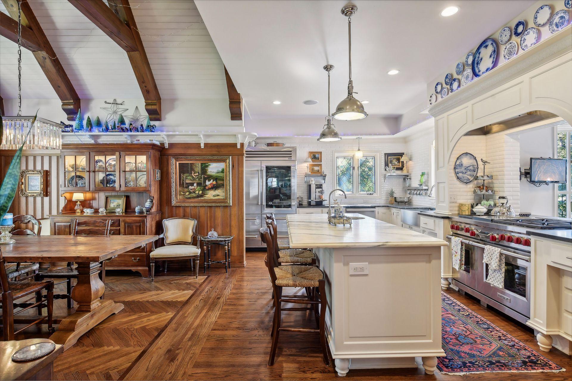 Inlaid floors, beam ceilings and leaded glass windows