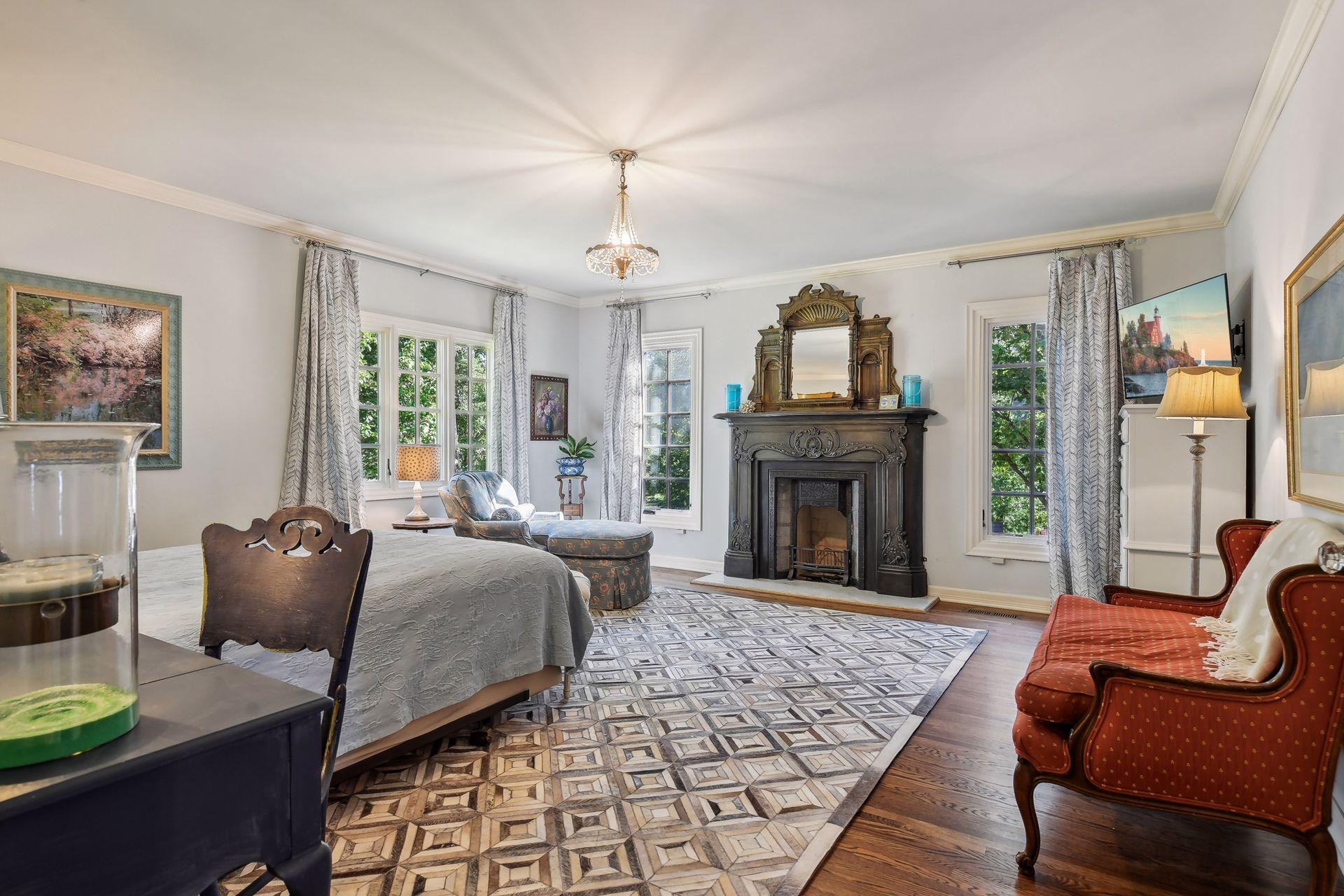 Main floor primary suite