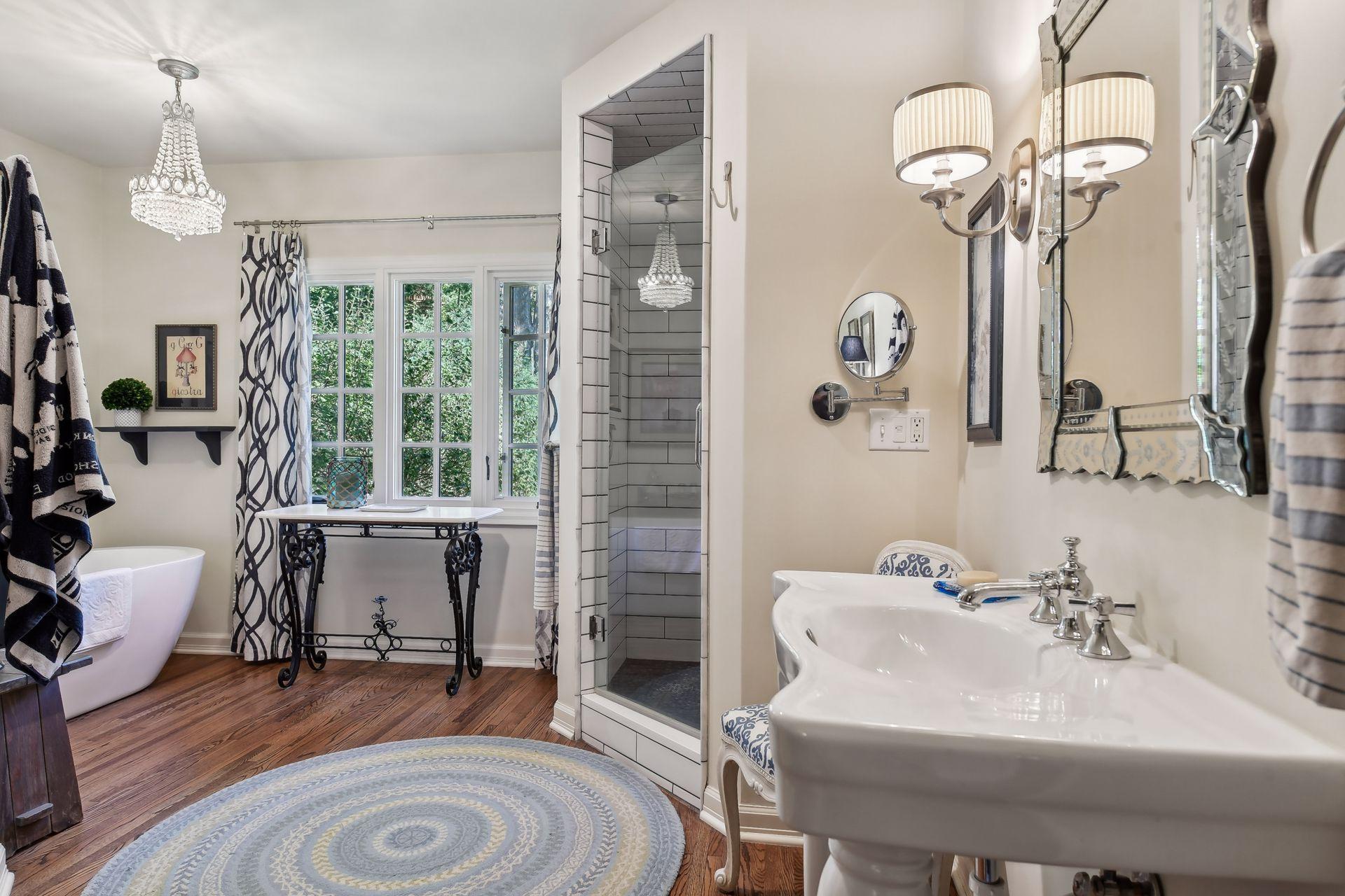 Main floor primary bath