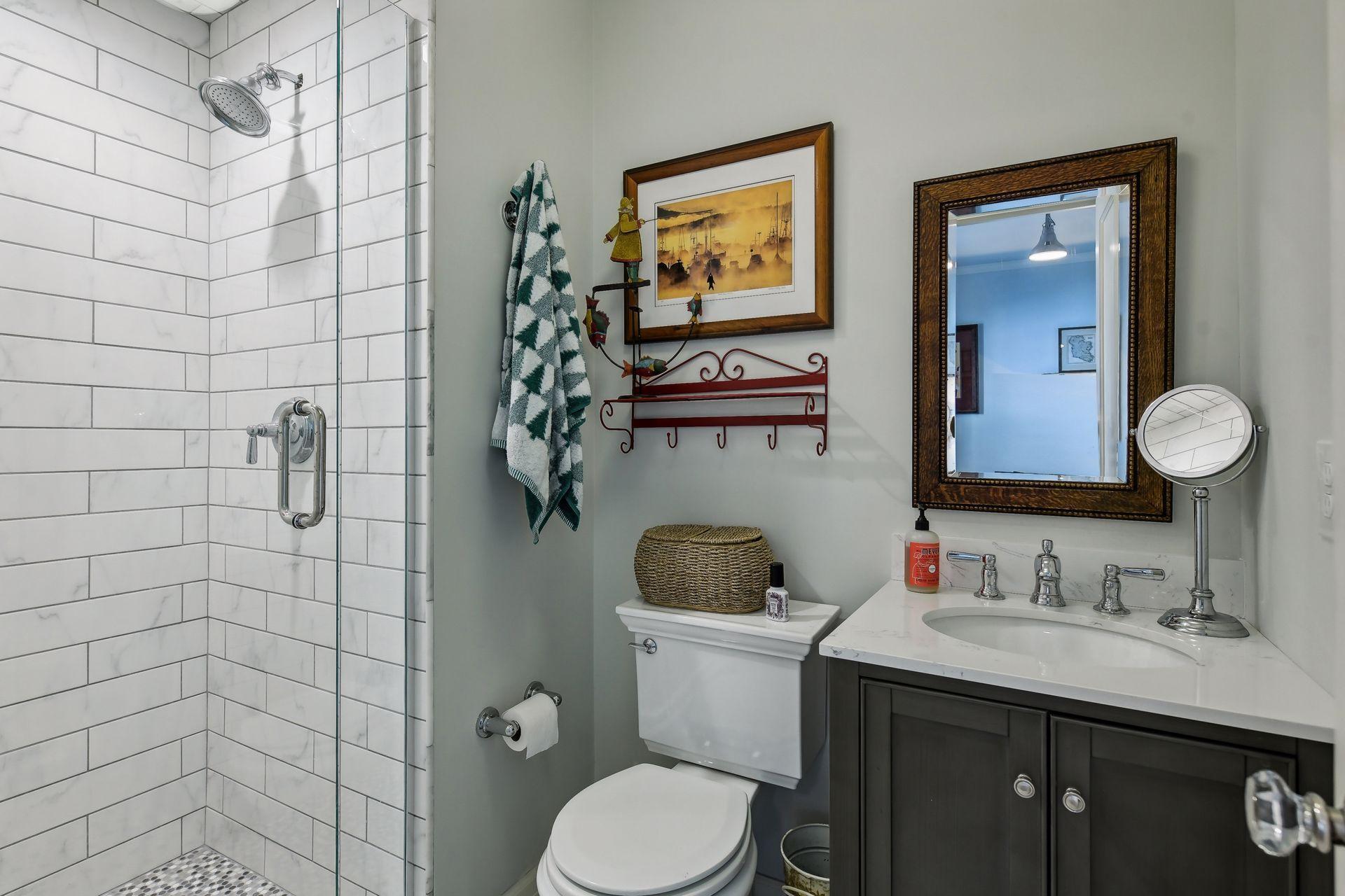 2nd ensuite bath on main level