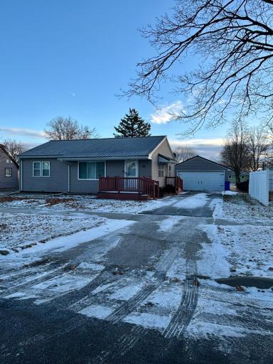417 9th Avenue SE, Pipestone, MN 56164