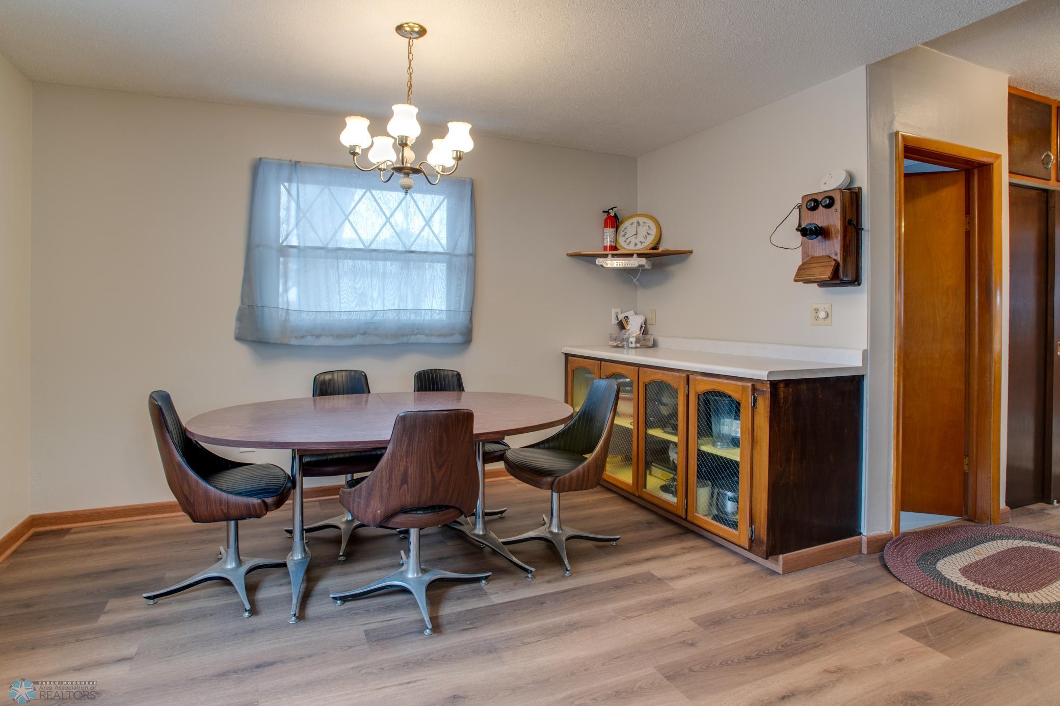 Eat-in Kitchen
