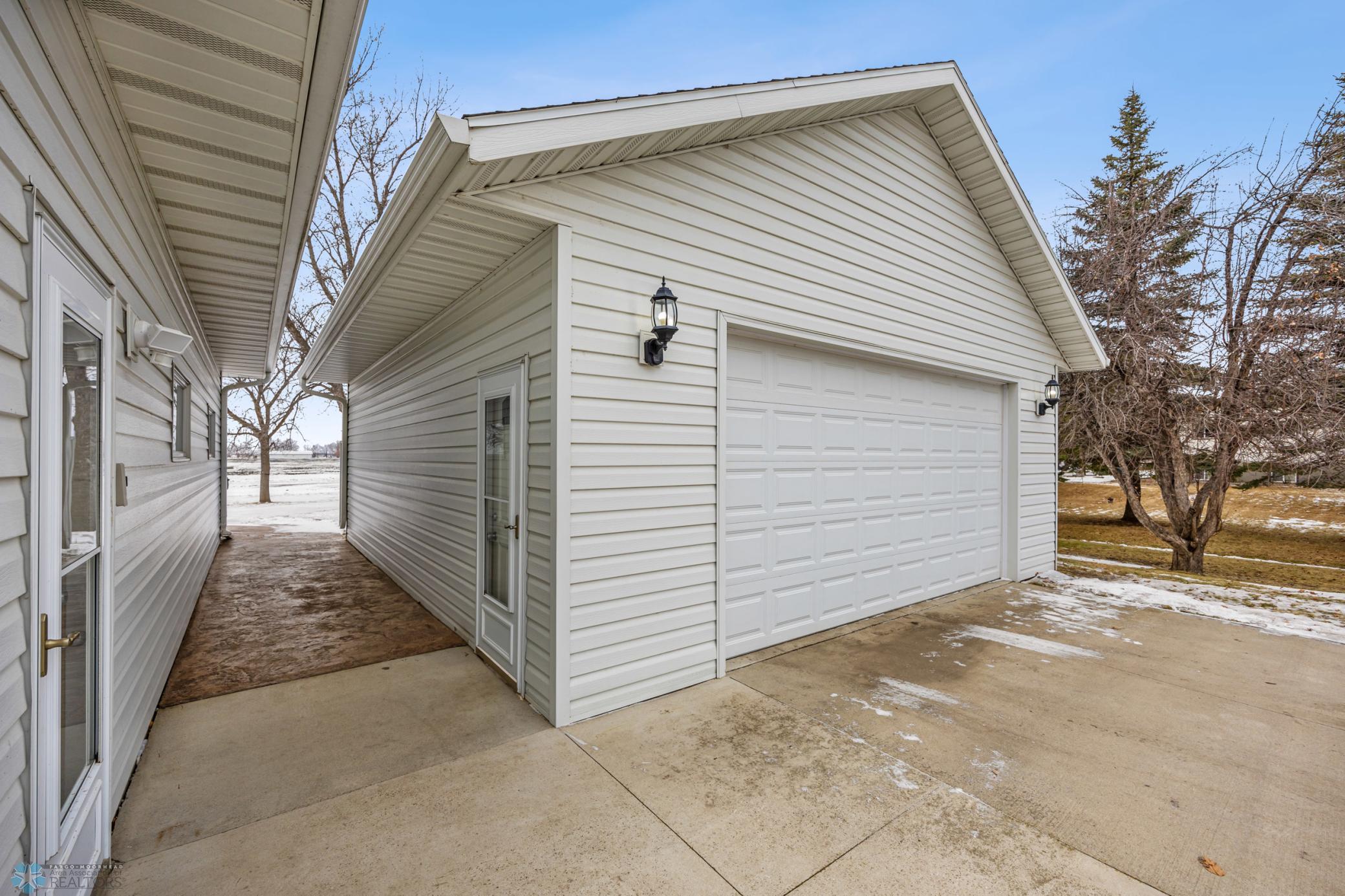 Detached Garage