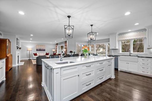 6225 Creek Valley Road, Minneapolis, MN 55439