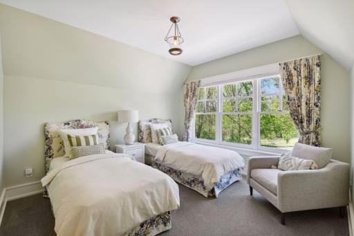 The Junior Suite overlooks Greenwood Park and features a walk-in closet with custom organizer system and a private bathroom.