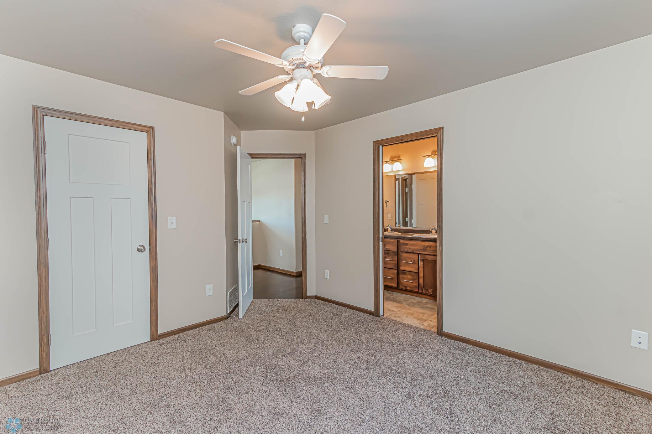 5491 38th Ave S, Fargo, ND 58104-4.jpg