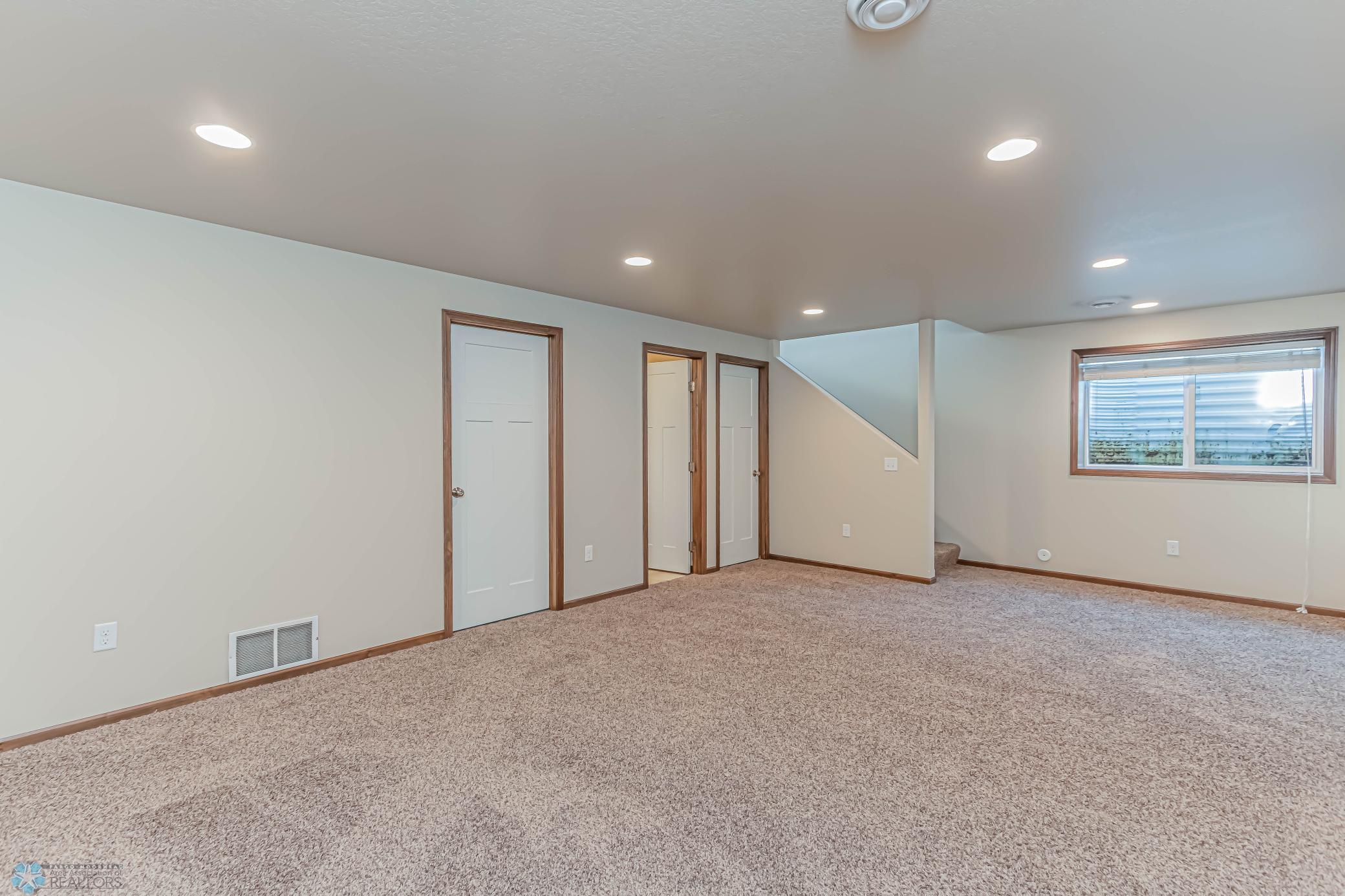 5491 38th Ave S, Fargo, ND 58104-18.jpg